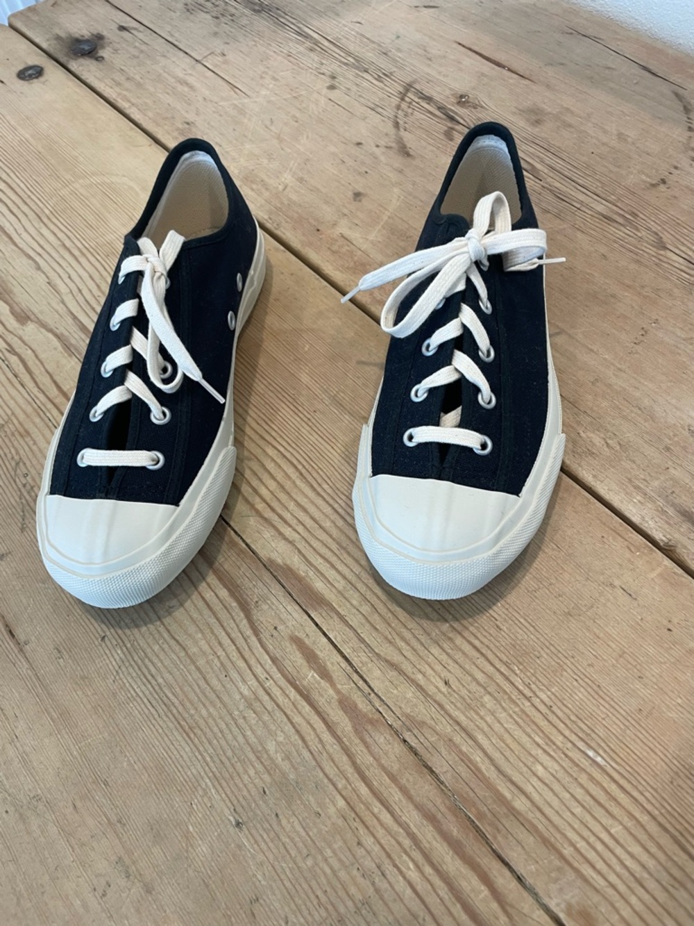 Moonstar Navy low top sneaker men’s size 5 women’s size 37 NWOB